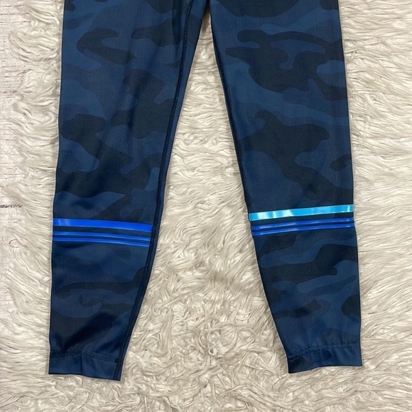 Lilybod x Soulcycle High Rise Blue Leggings With Camo Details - Picture 7 of 11